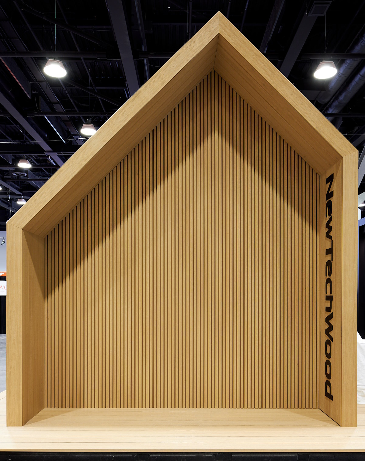 Image UH61 - Norwegian Siding - 7 1/4'' x 12' - Brushed finish - Rec Cedar colour                                                                           