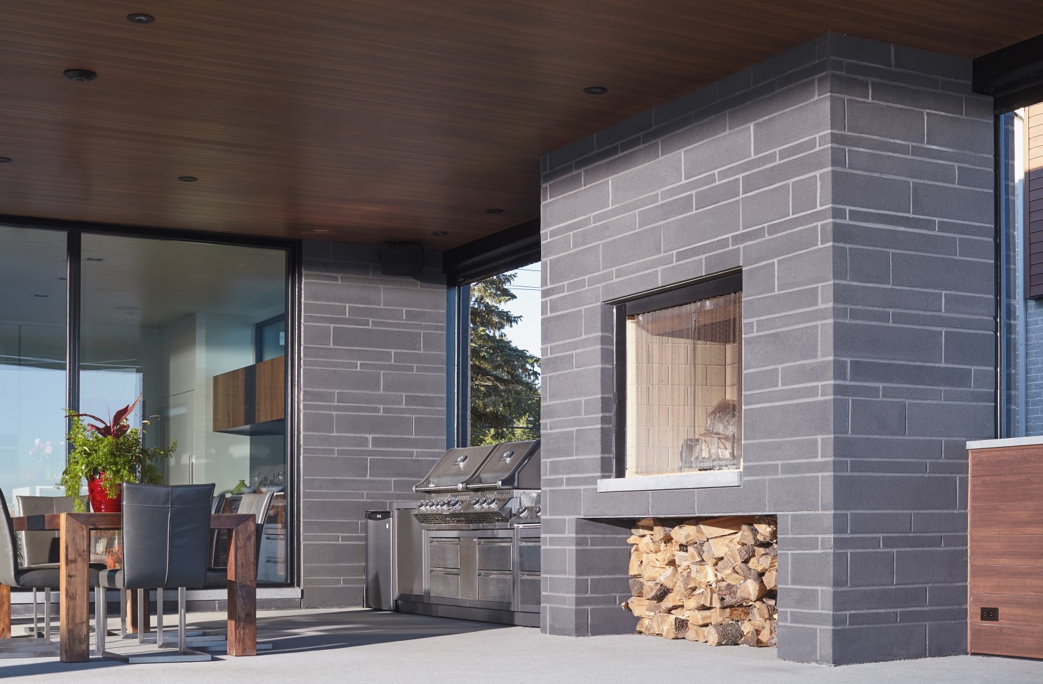 Permacon Aria stone Rockland fireplace